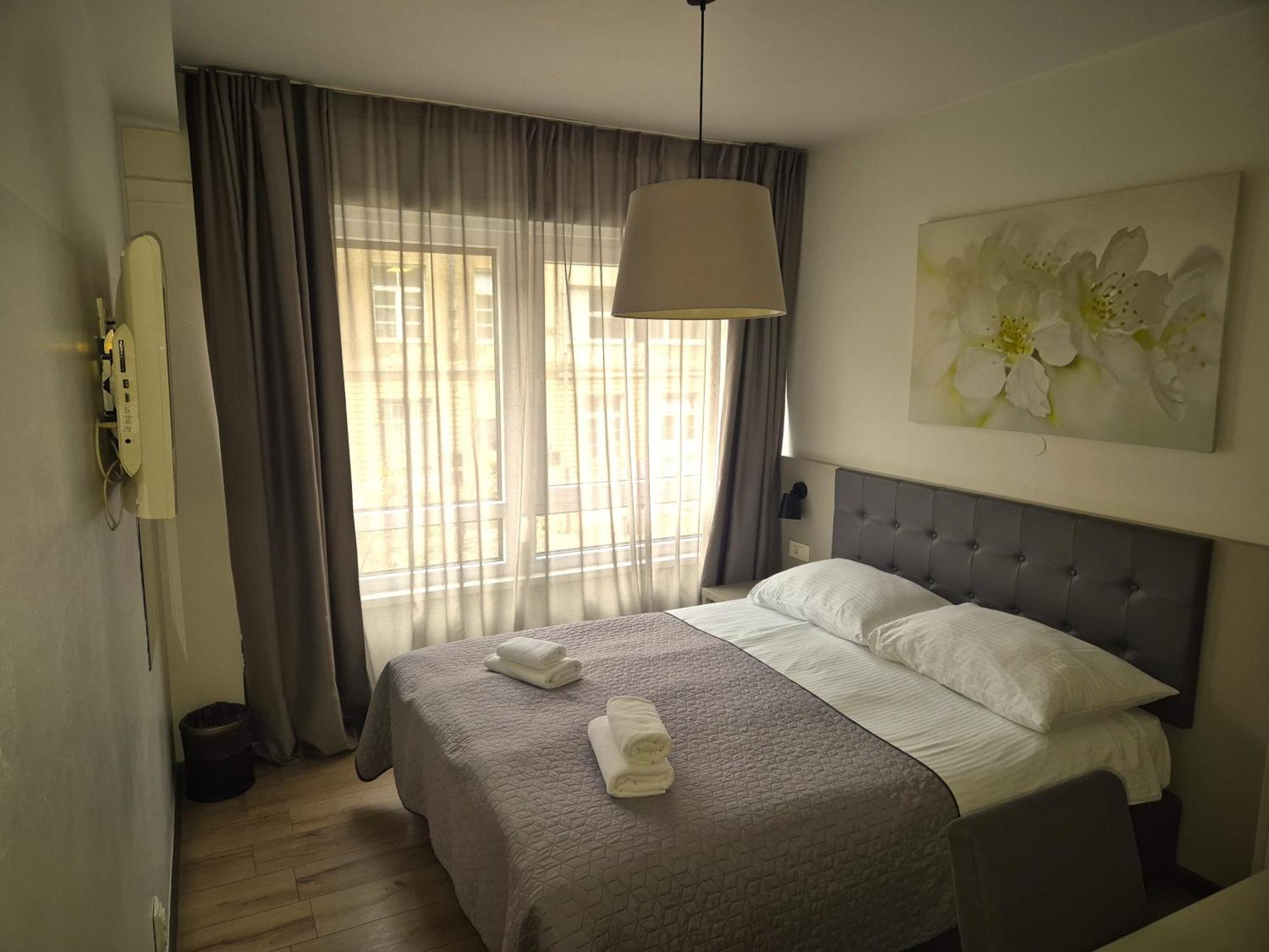 זאגרב Garden Hotel מראה חיצוני תמונה