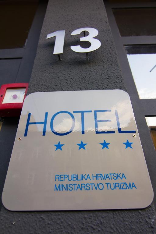 זאגרב Garden Hotel מראה חיצוני תמונה