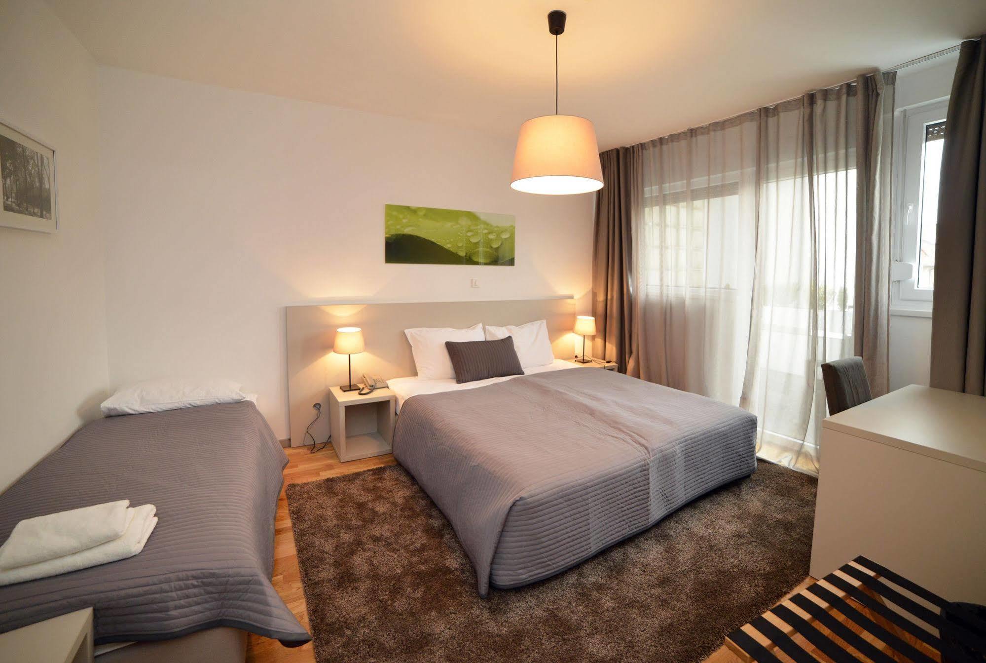 זאגרב Garden Hotel מראה חיצוני תמונה