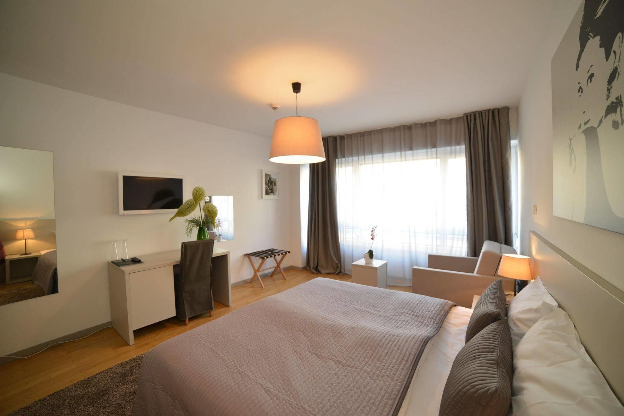 זאגרב Garden Hotel מראה חיצוני תמונה