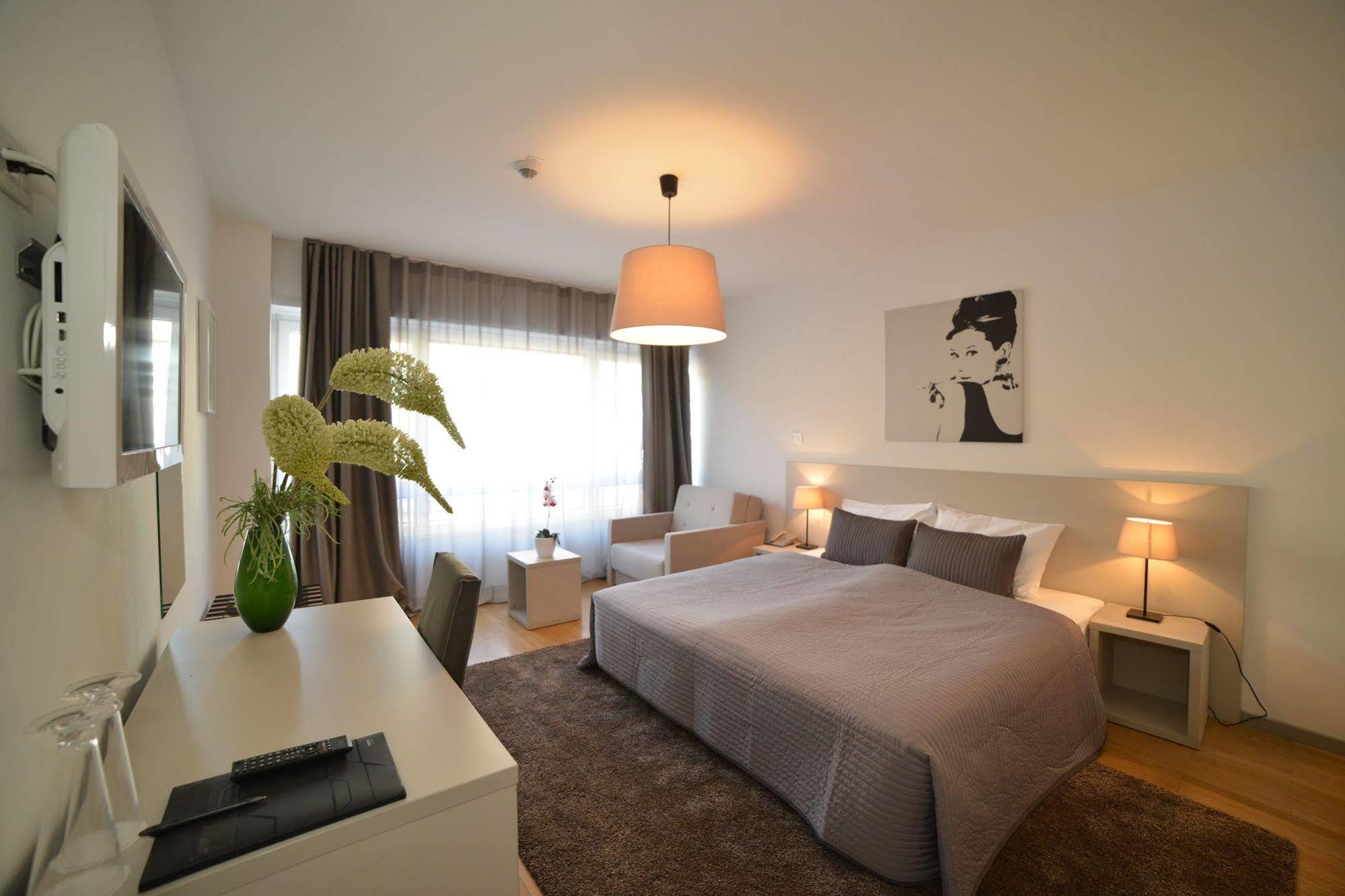 זאגרב Garden Hotel מראה חיצוני תמונה