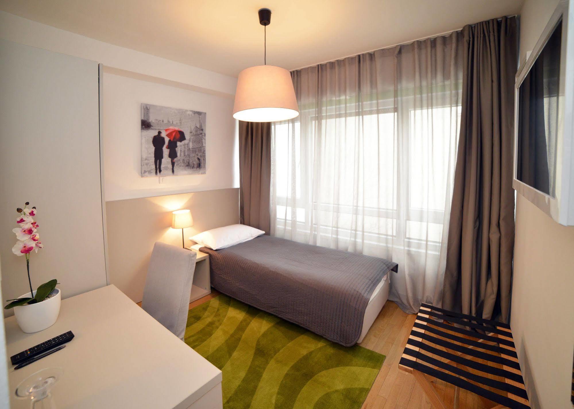 זאגרב Garden Hotel מראה חיצוני תמונה