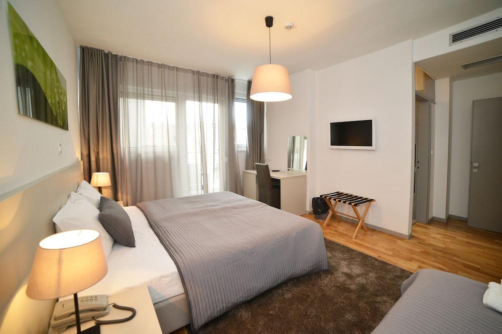 זאגרב Garden Hotel מראה חיצוני תמונה